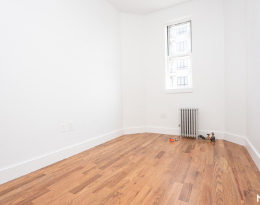 776 Hart St - Photo Thumbnail 8