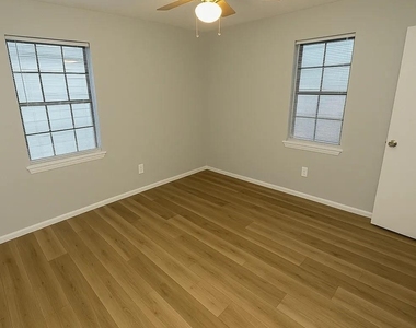 3314 N Macgregor - Photo Thumbnail 8