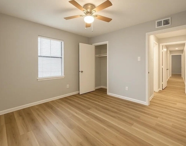 3314 N Macgregor - Photo Thumbnail 10
