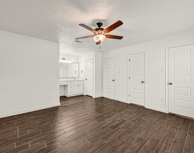 2239 Pilgrims Point Drive - Photo Thumbnail 14