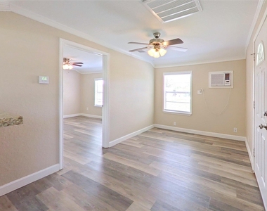 706 S Blackwell Street - Photo Thumbnail 5