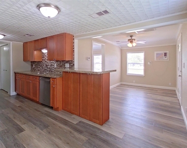 706 S Blackwell Street - Photo Thumbnail 7