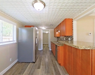 706 S Blackwell Street - Photo Thumbnail 9