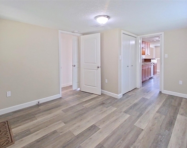 706 S Blackwell Street - Photo Thumbnail 14
