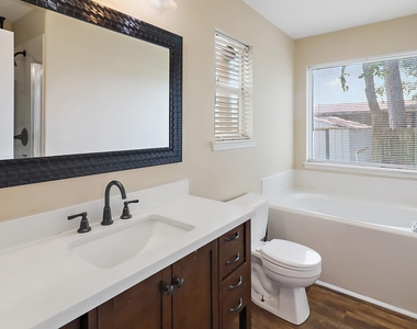16210 Coral Bay Street - Photo Thumbnail 10