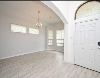 5519 Misted Jasmine Court - Photo Thumbnail 6