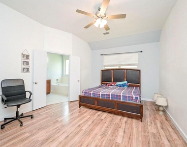 5519 Misted Jasmine Court - Photo Thumbnail 14