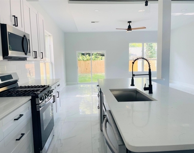 7203 Weyburn Street - Photo Thumbnail 13