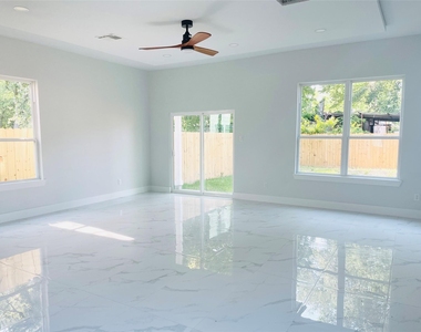 7203 Weyburn Street - Photo Thumbnail 14