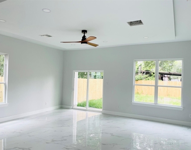 7203 Weyburn Street - Photo Thumbnail 11
