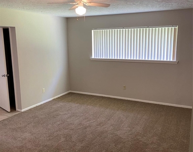 7547 Winkle Wood Lane - Photo Thumbnail 3