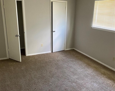 7547 Winkle Wood Lane - Photo Thumbnail 10