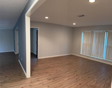 211 Van Winkle Street - Photo Thumbnail 10