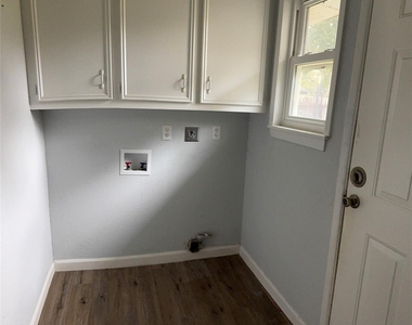 211 Van Winkle Street - Photo Thumbnail 5