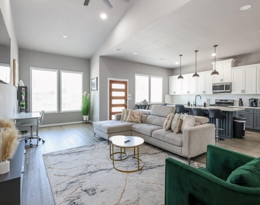 5830 Doolittle Boulevard - Photo Thumbnail 28