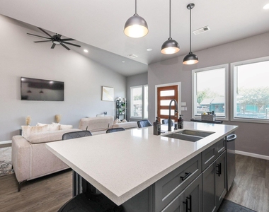 5830 Doolittle Boulevard - Photo Thumbnail 20