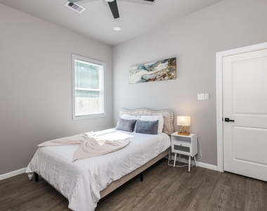 5830 Doolittle Boulevard - Photo Thumbnail 30
