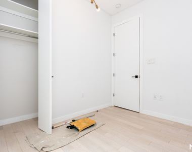 978 Kent Ave - Photo Thumbnail 11