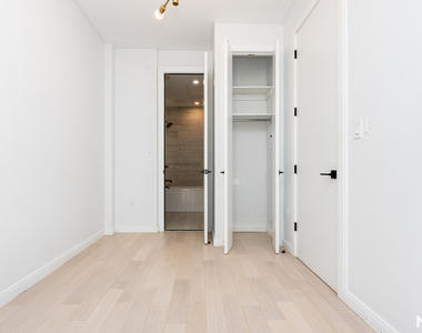 978 Kent Ave - Photo Thumbnail 3