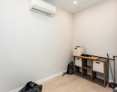 978 Kent Ave - Photo Thumbnail 15