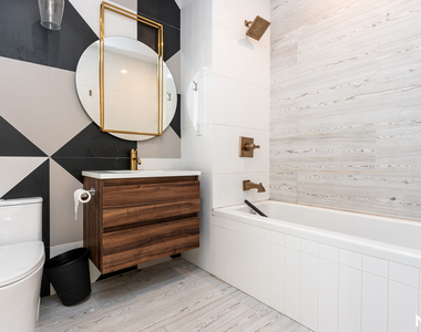 978 Kent Ave - Photo Thumbnail 4