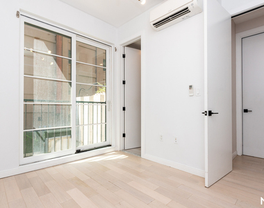978 Kent Ave - Photo Thumbnail 6