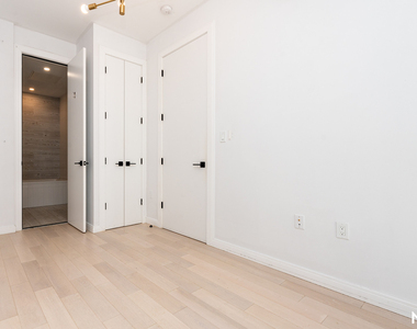 978 Kent Ave - Photo Thumbnail 2
