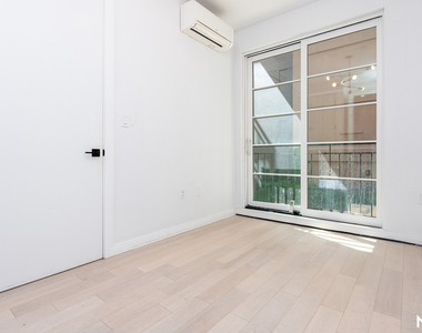 978 Kent Ave - Photo Thumbnail 1