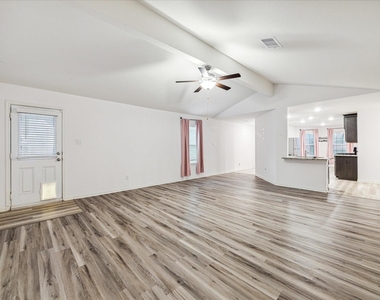 517 Amberwood Park Drive - Photo Thumbnail 4