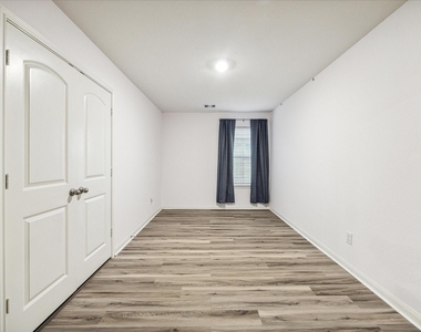 517 Amberwood Park Drive - Photo Thumbnail 16