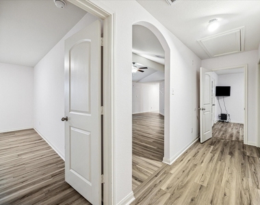 517 Amberwood Park Drive - Photo Thumbnail 13