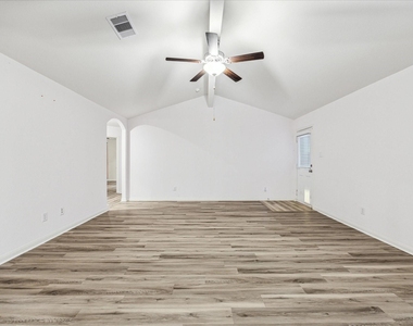 517 Amberwood Park Drive - Photo Thumbnail 5