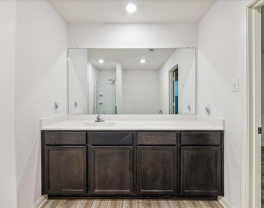 517 Amberwood Park Drive - Photo Thumbnail 24