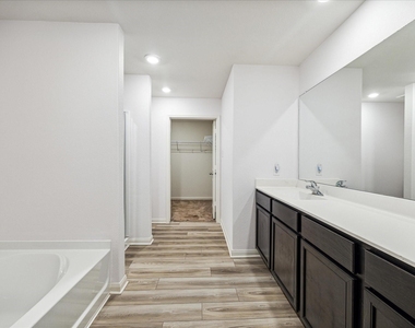 517 Amberwood Park Drive - Photo Thumbnail 23