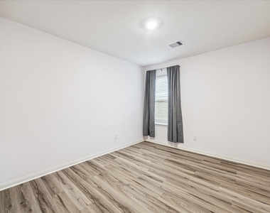 517 Amberwood Park Drive - Photo Thumbnail 18