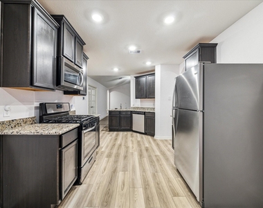 517 Amberwood Park Drive - Photo Thumbnail 12