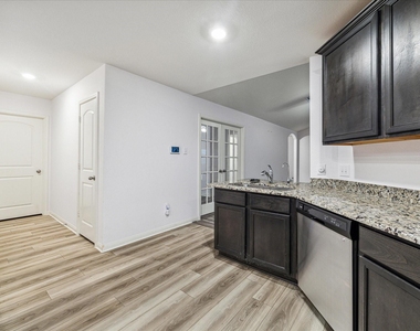 517 Amberwood Park Drive - Photo Thumbnail 10
