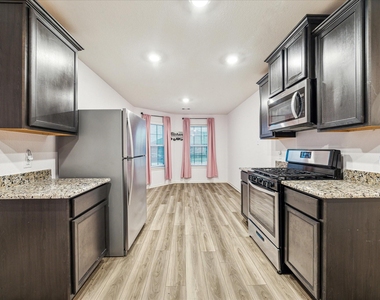 517 Amberwood Park Drive - Photo Thumbnail 11