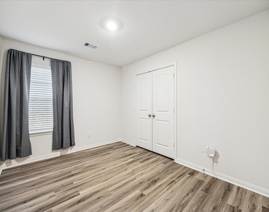 517 Amberwood Park Drive - Photo Thumbnail 17