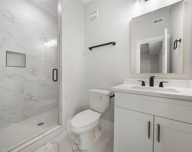 402 E 37th Street - Photo Thumbnail 7