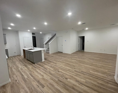31511 Silverthorne Bush Drive - Photo Thumbnail 3