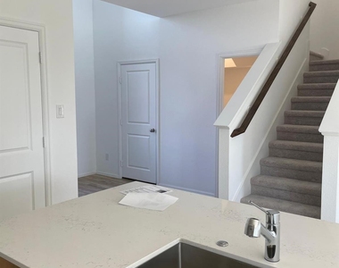 31511 Silverthorne Bush Drive - Photo Thumbnail 5