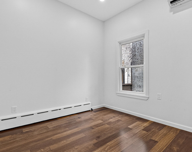 55 McGuinness Blvd - Photo Thumbnail 12