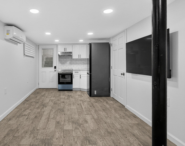 55 McGuinness Blvd - Photo Thumbnail 10