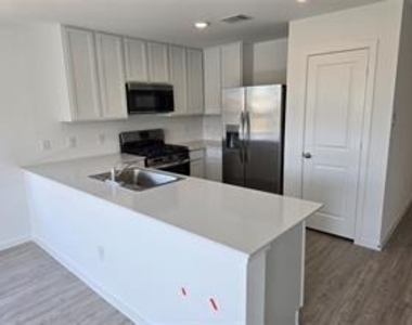 5211 Red Drum Dr - Photo Thumbnail 2