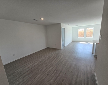 5211 Red Drum Dr - Photo Thumbnail 8