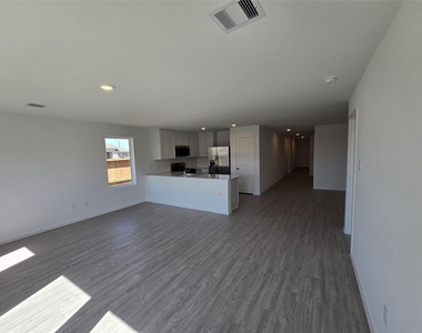 5211 Red Drum Dr - Photo Thumbnail 1