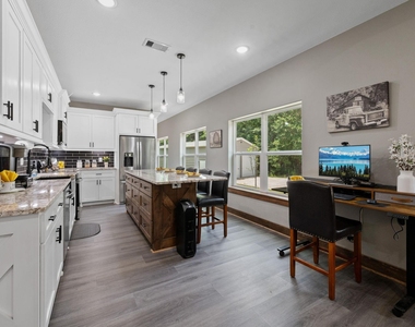 376 Jill Street - Photo Thumbnail 12