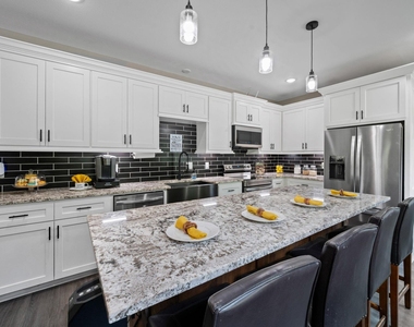 376 Jill Street - Photo Thumbnail 9