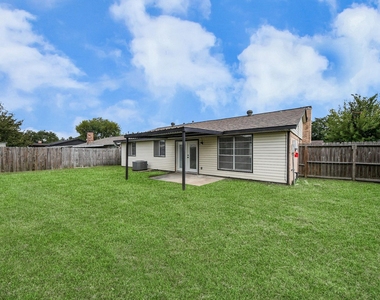 7023 Maczali Drive - Photo Thumbnail 4